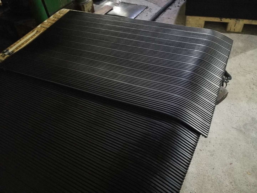 Customized Anti-Slip Fine Ribbed Rubber Sheet